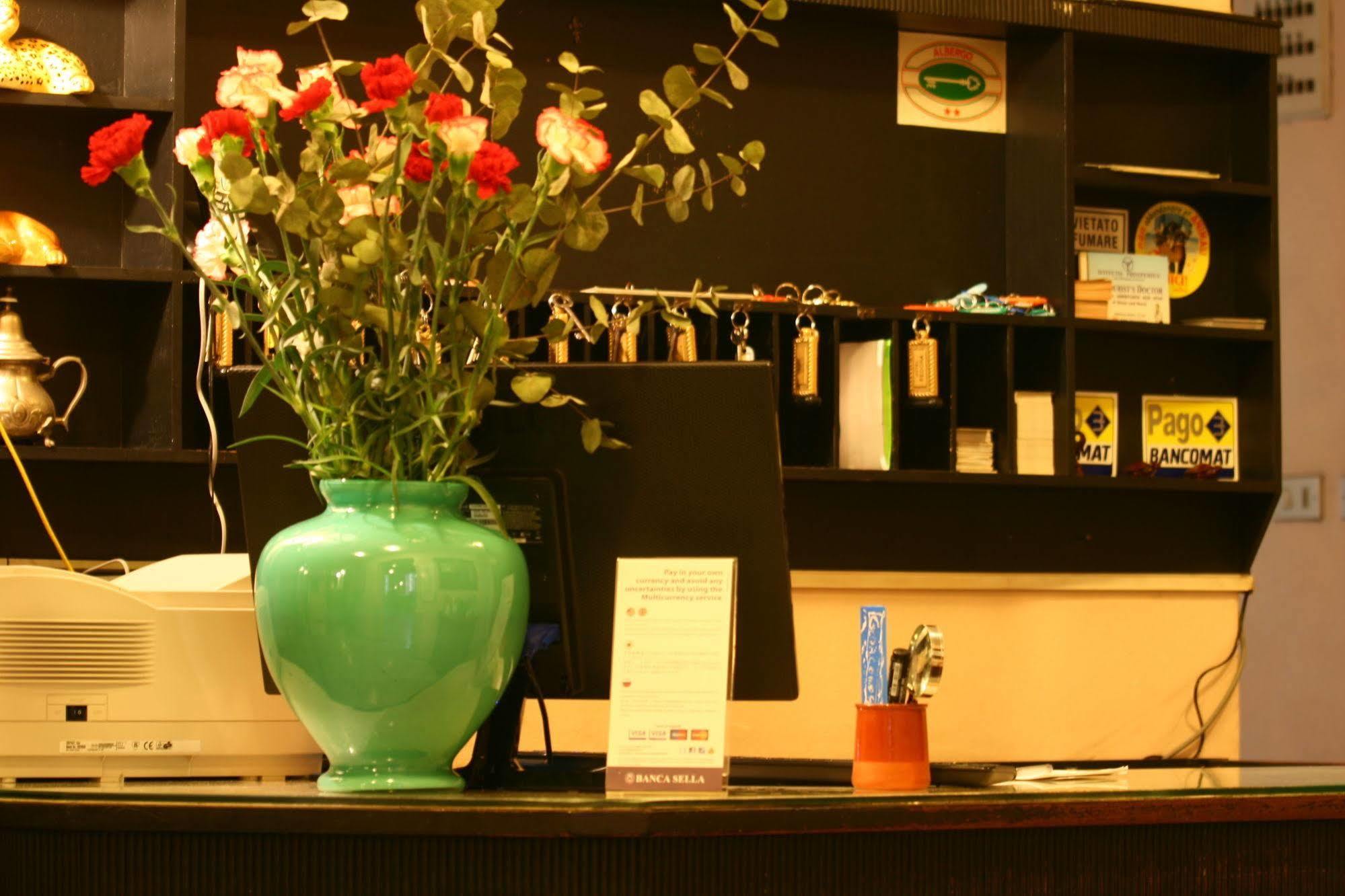 โฮเต็ล เฟโดรา Hotel ฟลอเรนซ์ ภายนอก รูปภาพ